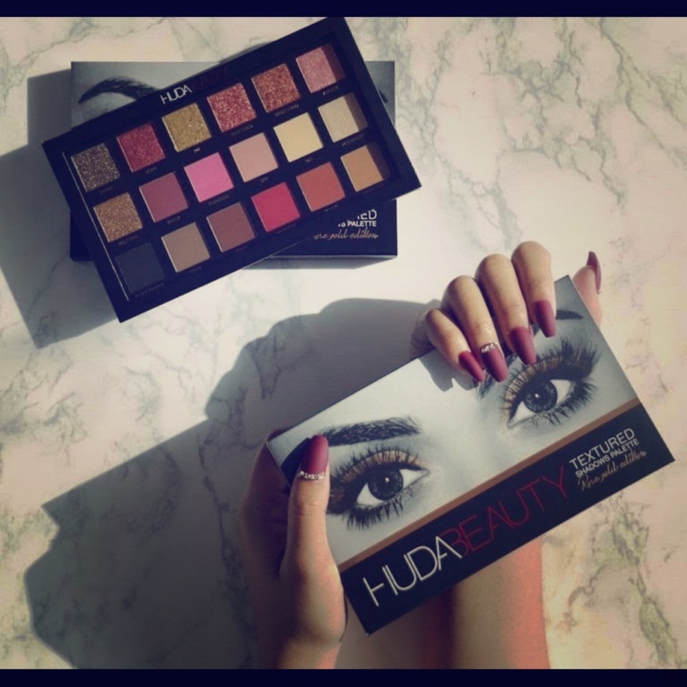Huda beauty rose gold eyeshadow palette